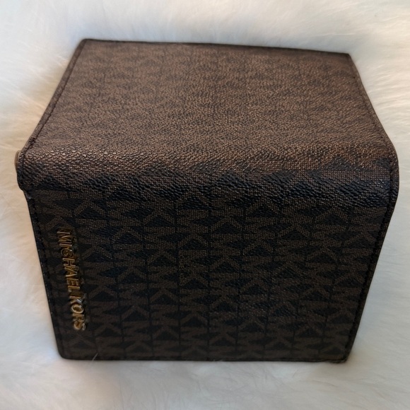 Michael Kors Jet Set Travel Wallet/Passport - Picture 5 of 5